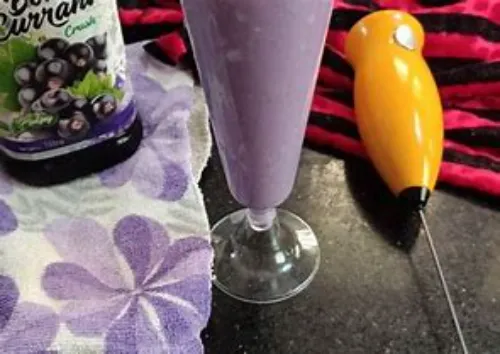 Black Current Lassi